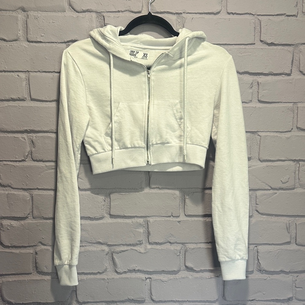NWOT Refuge White Cropped Hoodie Sweater size XS